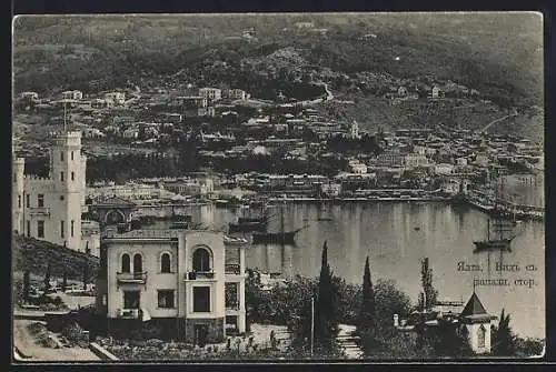 AK Jalta /Krim, Blick auf die Stadt und den Hafen mit umliegenden Hügeln