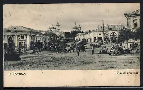 AK Torschok /Oblast Twer, Blick auf den belebten Sennaya Platz mit historischen Gebäuden