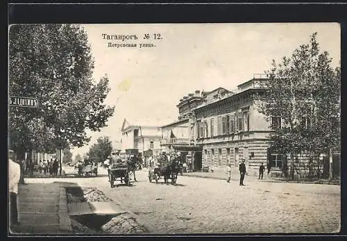 AK Taganrog, Petrowskaja Strasse mit Pferdekutschen und Fussgängern