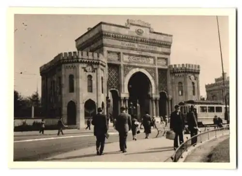 27 Fotografien unbekannter Fotograf, Konstantinopel / Istanbul, Türkei, Stadtansichten mit Strassen, Moscheen u.a.