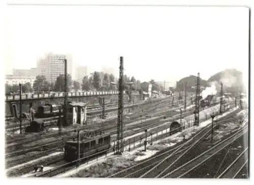 33 Fotografien Ansicht Dresden, Eisenbahn Deutsche Reichsbahn DDR, Bahnhof & verschiedene Lokomotiven, Dampflok u.a.