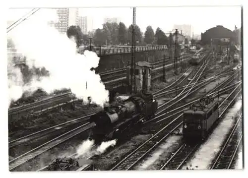 33 Fotografien Ansicht Dresden, Eisenbahn Deutsche Reichsbahn DDR, Bahnhof & verschiedene Lokomotiven, Dampflok u.a.