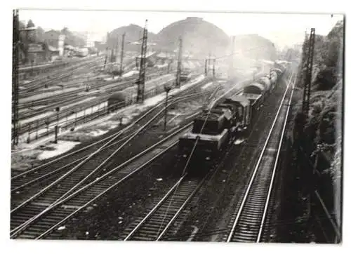 33 Fotografien Ansicht Dresden, Eisenbahn Deutsche Reichsbahn DDR, Bahnhof & verschiedene Lokomotiven, Dampflok u.a.