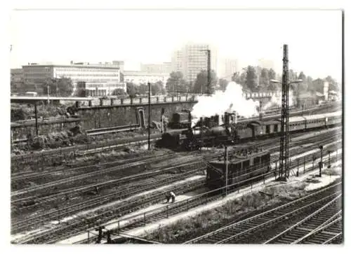 33 Fotografien Ansicht Dresden, Eisenbahn Deutsche Reichsbahn DDR, Bahnhof & verschiedene Lokomotiven, Dampflok u.a.