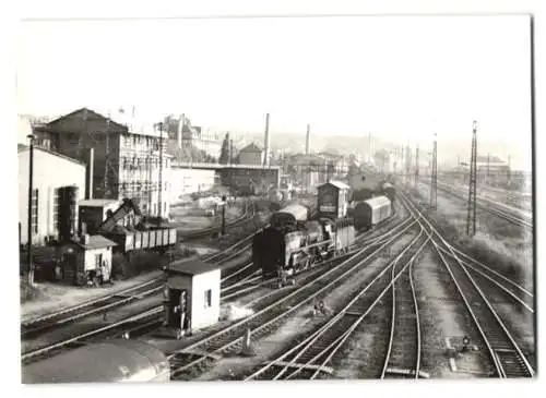 33 Fotografien Ansicht Dresden, Eisenbahn Deutsche Reichsbahn DDR, Bahnhof & verschiedene Lokomotiven, Dampflok u.a.