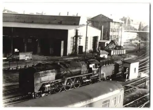 33 Fotografien Ansicht Dresden, Eisenbahn Deutsche Reichsbahn DDR, Bahnhof & verschiedene Lokomotiven, Dampflok u.a.