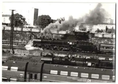 33 Fotografien Ansicht Dresden, Eisenbahn Deutsche Reichsbahn DDR, Bahnhof & verschiedene Lokomotiven, Dampflok u.a.