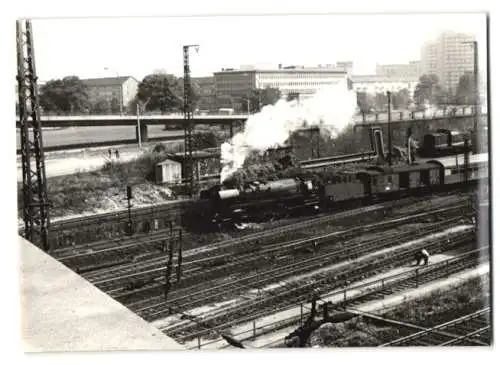 33 Fotografien Ansicht Dresden, Eisenbahn Deutsche Reichsbahn DDR, Bahnhof & verschiedene Lokomotiven, Dampflok u.a.