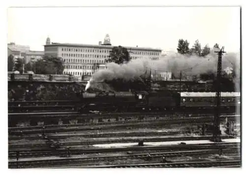 33 Fotografien Ansicht Dresden, Eisenbahn Deutsche Reichsbahn DDR, Bahnhof & verschiedene Lokomotiven, Dampflok u.a.