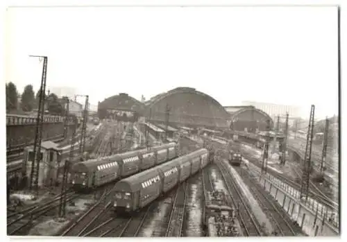 27 Fotografien Ansicht Dresden, Deutsche Reichsbahn DDR, Eisenbahn, Bahnhof, Lokschuppen, Lokomotiven, Dampflok u.a.