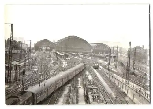 27 Fotografien Ansicht Dresden, Deutsche Reichsbahn DDR, Eisenbahn, Bahnhof, Lokschuppen, Lokomotiven, Dampflok u.a.