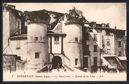 AK Entrevaux /Basses-Alpes, Le Pont-Levis, Entrée de la Ville