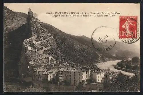 AK Entrevaux /B.-A., Vallée du Var, Ligne du Sud de la France, Vue générale, le Fort