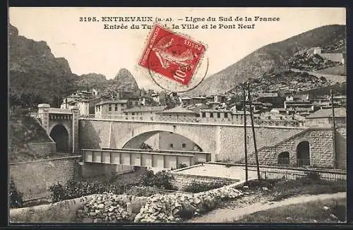 AK Entrevaux /B.-A., Ligne du Sud de la France, Entrée du Tunnel, la Ville et le Pont Neuf