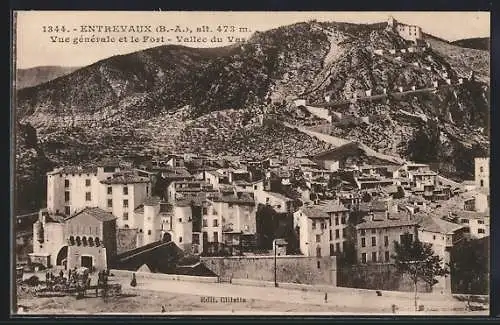 AK Entrevaux /B.-A., Vue générale et le Fort, Vallée du Var