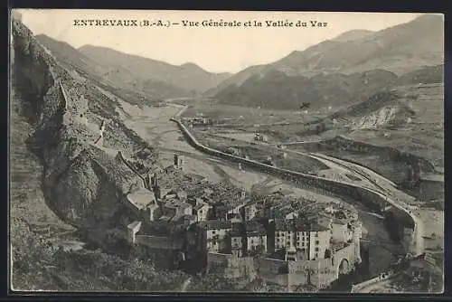 AK Entrevaux, Vue generale et la Vallee du Var