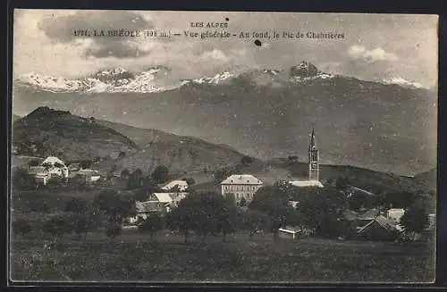 AK La Bréole, Les Alpes, Vue générale, Au fond, le Pic de Chabrières