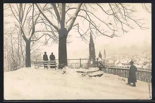 Foto-AK Freiburg /Breisgau, Winterliches Panorama mit dem Münster