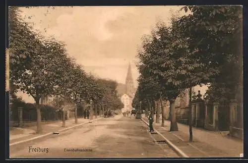 AK Freiburg / Breisgau, Eisenbahnstrasse mit Blick zum Kirchturm