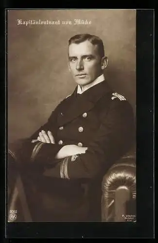 AK Portrait Kapitänleutnant von Mücke in Uniform, 1. Offizier kleiner Kreuzer S.M.S. Emden