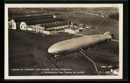 AK Friedrichshafen, Landung d. Luftschiffs Graf Zeppelin auf dem Werftgelände vom Flugzeug aus gesehen