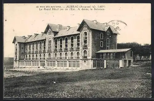 AK Aubrac /Aveyron, Le Royal Hôtel vu de l`Est, A droite, le Solarium