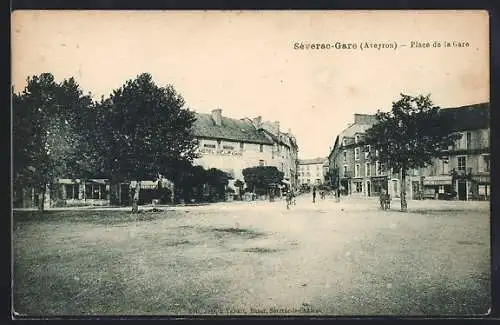 AK Séverac-Gare /Aveyron, Place de la Gare