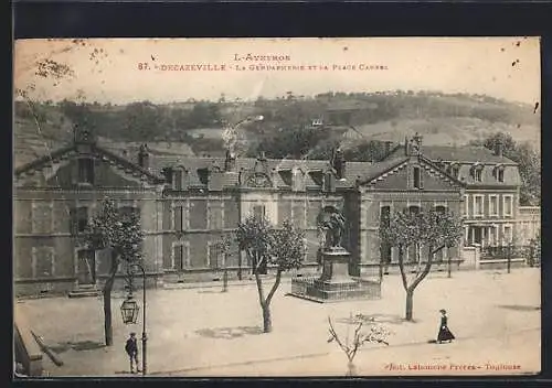 AK Decazeville /Aveyron, La Gendarmerie et la Place Cabrol