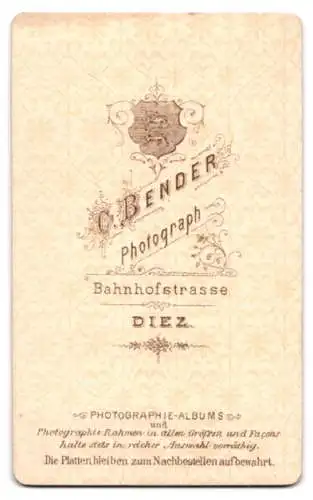 Fotografie C. Bender, Diez, Bahnhofstrasse, Porträt einer jungen Frau im Profil