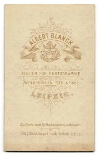 Fotografie Albert Blanck, Leipzig, Windmühlenstrasse 42, Porträt eines Mannes mit Brille und Schnurrbart