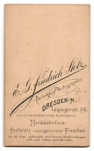 Fotografie E. G. Friedrich Stotz, Dresden, Leipziger Strasse 49, Junge Frau mit aufwendiger Blumendekoration