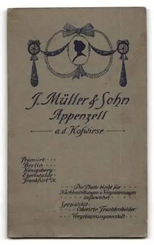 Fotografie J. Müller & Sohn, Appenzell, Hofwiese, Porträt einer älteren Dame in dunklem Kleid