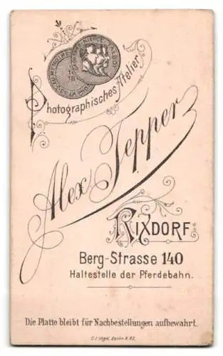 Fotografie Alex Tepper, Rixdorf, Bergstrasse 140, Portrait einer eleganten Dame mit hochgestecktem Haar