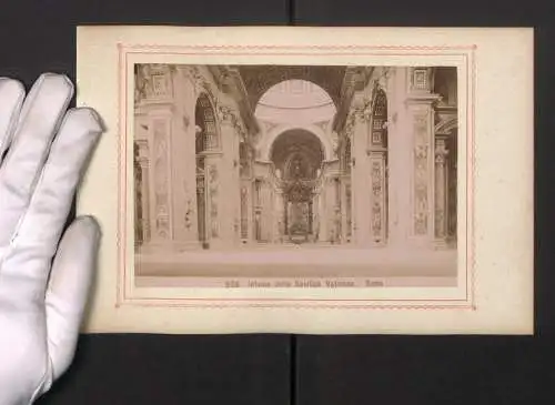 Fotografie unbekannter Fotograf, Ansicht Rom, Interno della Basilica Vaticana, Innenansicht des Vatikan