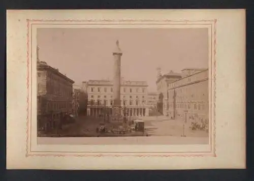 Fotografie unbekannter Fotograf, Ansicht Roma, Piazza Colonna, Blick auf den Platz