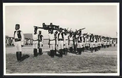 AK Zaria, West African Light Battery, bearers carry guns on their heads