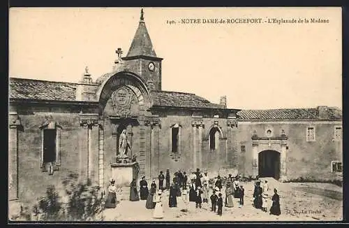 AK Notre-Dame-de-Rochefort, L`Esplanade de la Madone