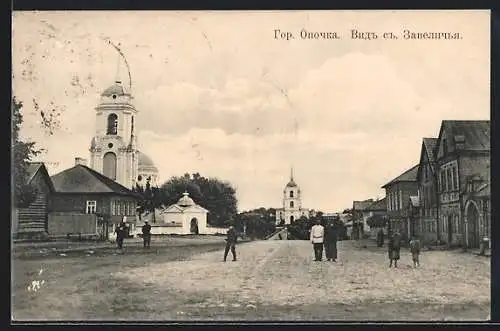 AK Opotschka, Strassenansicht mit Kirche und Gebäuden im Hintergrund