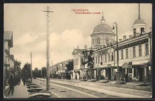 AK Orenburg, Blick auf die Nikolajewskaja-Strasse mit Geschäften