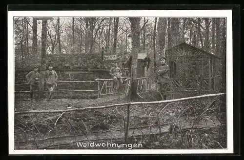 AK Deutsche Soldaten bei ihren Waldwohnungen