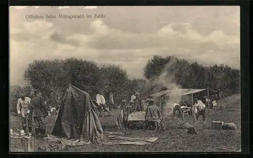 AK Offiziere beim Mittagsmahl im Felde