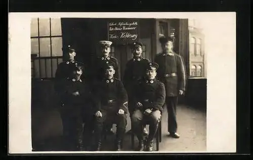 Foto-AK Feldärzte des Roten Kreuzes in Uniform