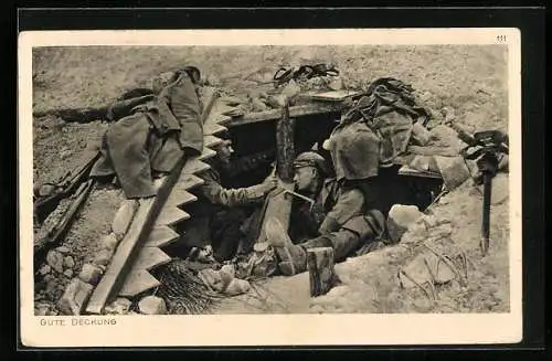 AK Soldaten in einem getarnten Graben