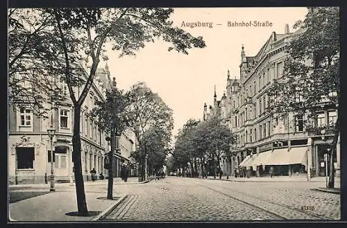 AK Augsburg, Blick in die Bahnhofsstrasse mit Geschäften