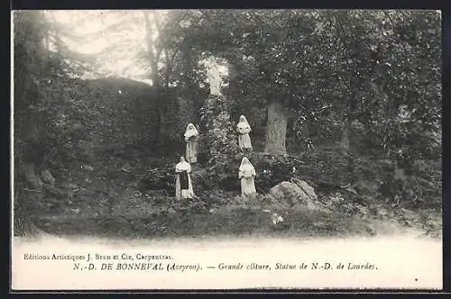 AK N.-D. de Bonneval /Aveyron, Grande cloture, Statue de N.-D. de Lourdes