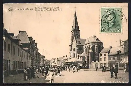 AK Ham-sur-Heure, La Grand`Place et l`Eglise, Defilé de la Marche Saint-Roch