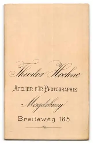 Fotografie Theodor Hoehne, Magdeburg, Breiteweg 165, Porträt eines jungen Mannes im Anzug