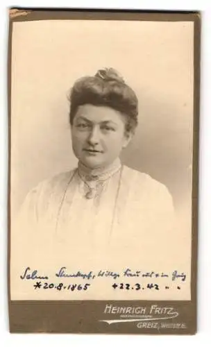 Fotografie Heinrich Fritz, Greiz, Weststrasse 6, Porträt einer Frau in eleganter Bluse