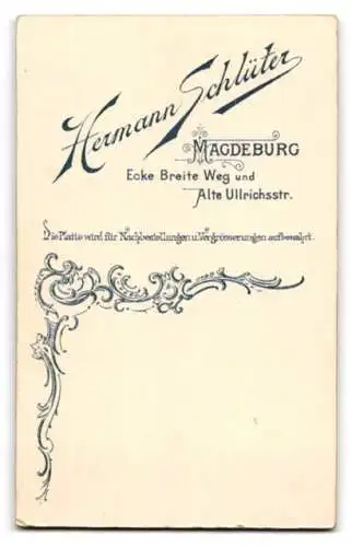 Fotografie Hermann Schlüter, Magdeburg, Ecke Breite Weg und Alte Ulrichsstrasse, Porträt eines Herrn mit Bart