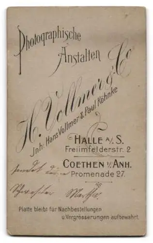 Fotografie H. Vollmer & Co., Halle a/S, Freiimfelderstr. 2, Damenporträt mit Brosche